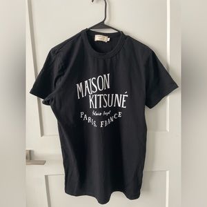 Maison Kitsune logo t shirt (men size s but fits women size 0~2)